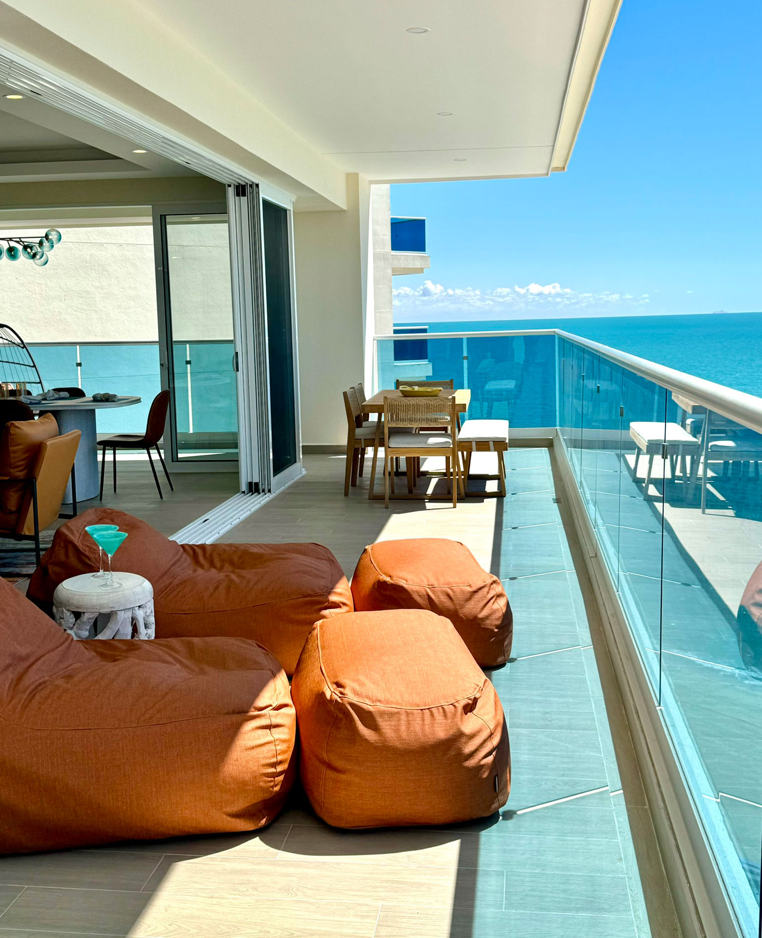 encantama-VERT-balcony