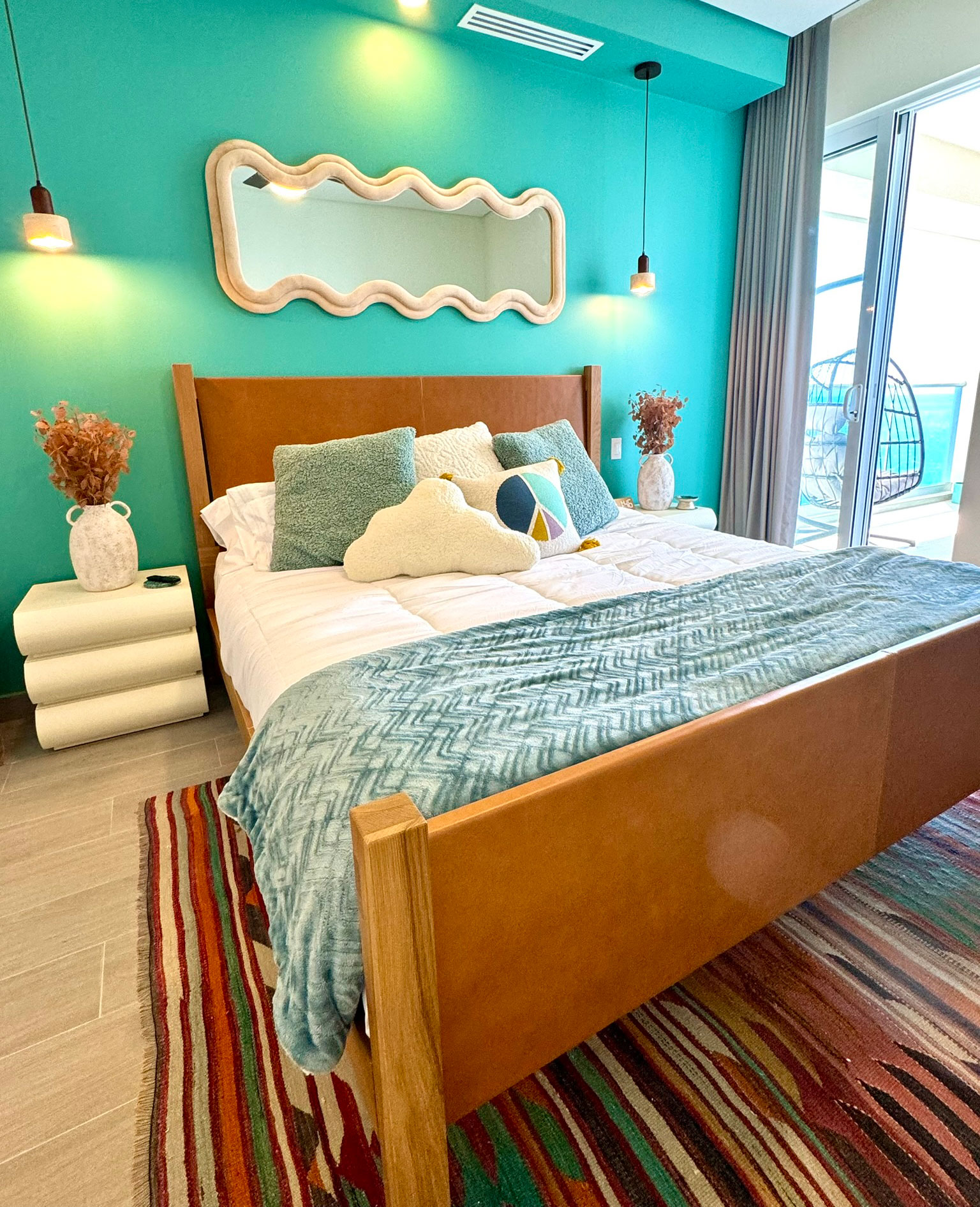 encantama-VERT-bedroomB2