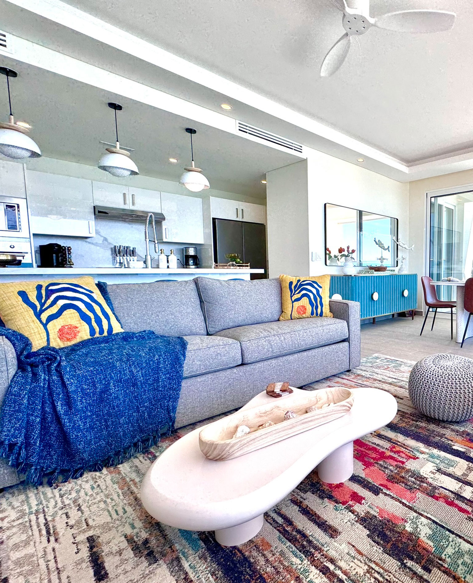 encantama-VERT-livingroom1