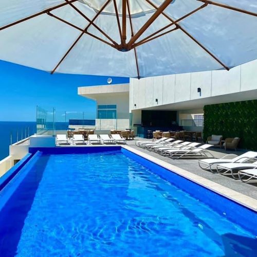 encantama-tower-pool